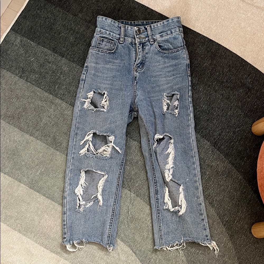 Trendy Distressed Cropped Jeans in Classic Blue